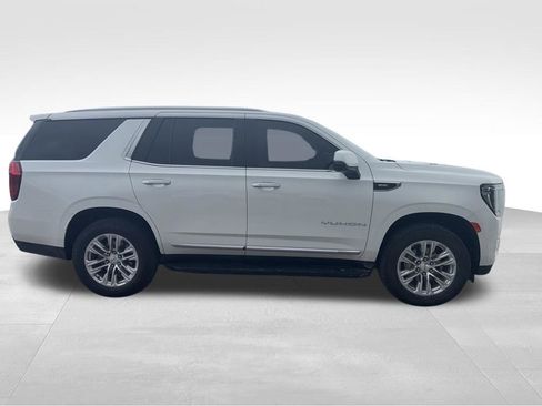 Used 2024 GMC Yukon SLT w/ SLT Premium Package AWD/4WD image 17