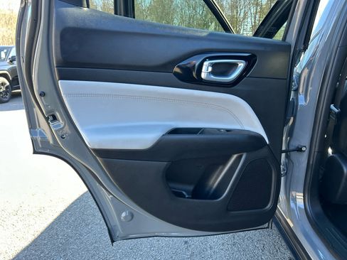 Used 2024 Jeep Compass Limited image 30