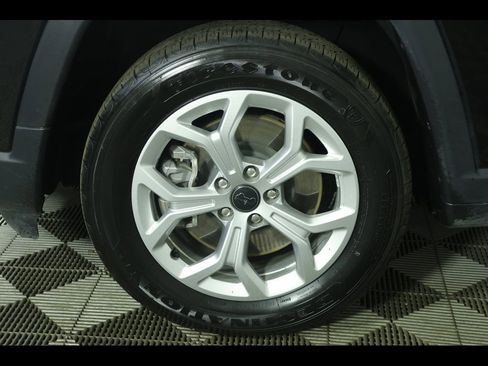 Used 2025 Jeep Compass Latitude image 8