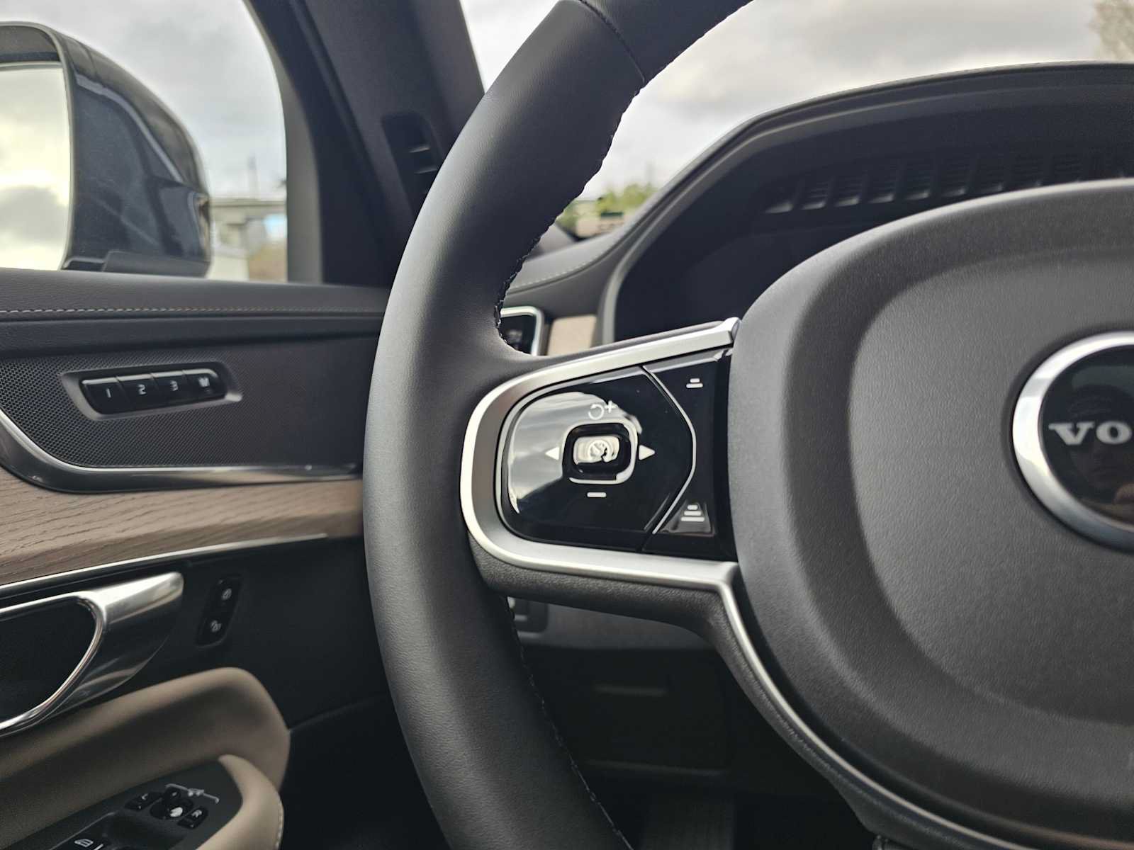 New 2026 Volvo XC90 T8 Plus w/ Protection Package AWD/4WD image 34
