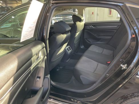 Used 2018 Honda Accord EX image 10