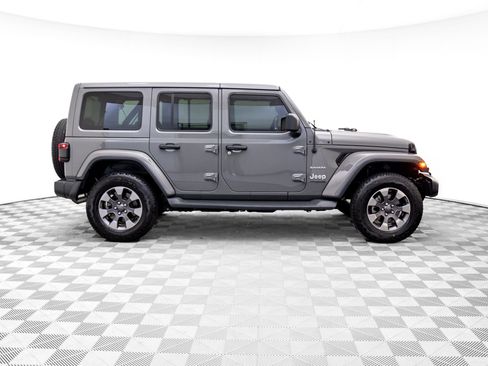 Used 2018 Jeep Wrangler Unlimited Sahara w/ Dual Top Group image 8