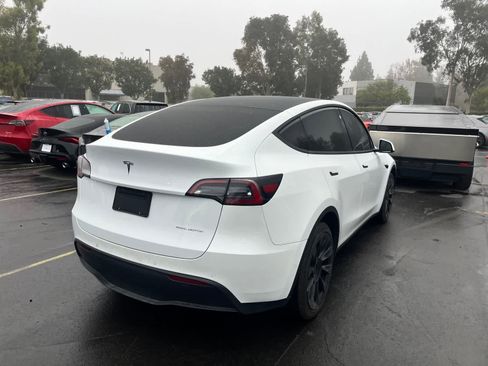 Used 2021 Tesla Model Y Long Range image 3