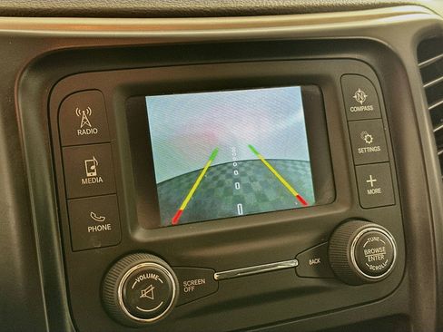 Used 2018 Jeep Cherokee Latitude FWD image 21