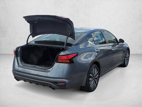 Used 2024 Nissan Altima 2.5 SV w/ SV Premium Package FWD image 8