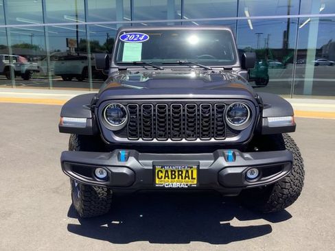 Used 2025 Jeep Wrangler Unlimited Rubicon 4xe w/ Convenience Group AWD/4WD image 4