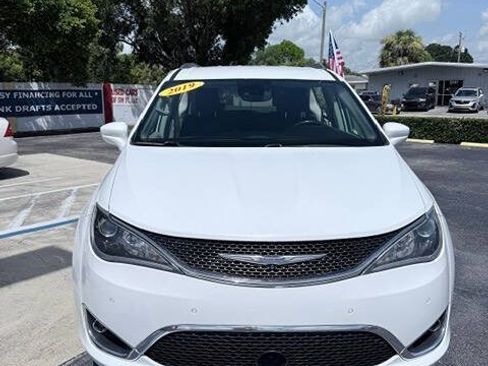 Used 2019 Chrysler Pacifica Touring-L Plus w/ Advanced Safetytec Group FWD image 9