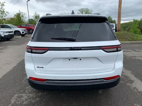 New 2026 Jeep Grand Cherokee Altitude AWD/4WD image 4