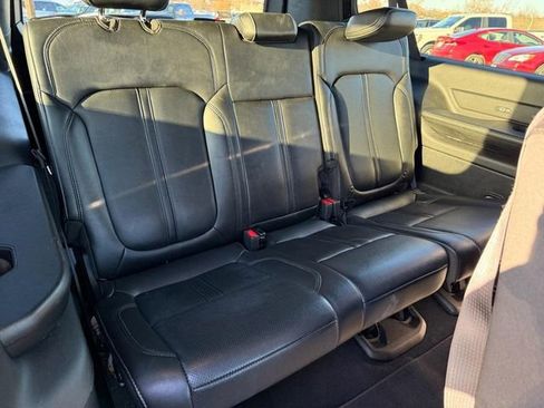 Used 2024 Jeep Wagoneer L Series II w/ Flexible Seating Group image 12