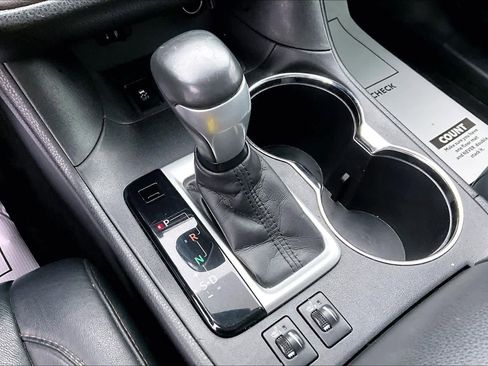 Used 2014 Toyota Highlander XLE image 16