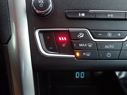 Used 2020 Ford Fusion SE AWD/4WD image 18