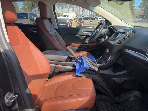 Used 2019 Ford Edge Titanium w/ Equipment Group 301A image 31