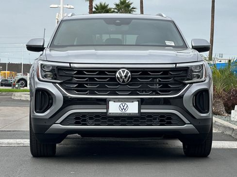 New 2026 Volkswagen Atlas Cross Sport SE FWD image 3