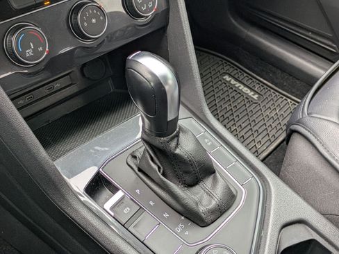 Used 2020 Volkswagen Tiguan S image 15