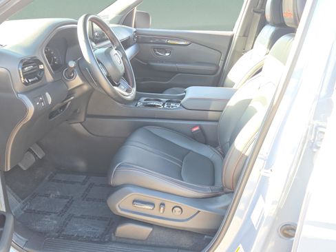 Used 2025 Honda Pilot TrailSport image 9