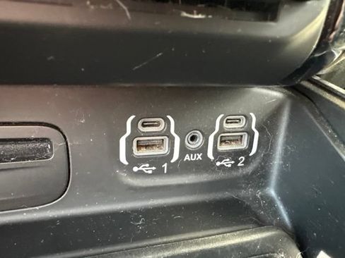 Used 2019 RAM 1500 Laramie AWD/4WD image 18
