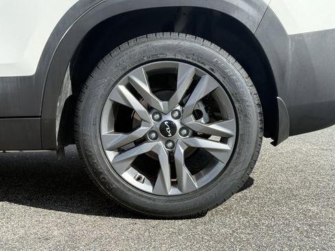 Certified 2022 Kia Seltos S image 11