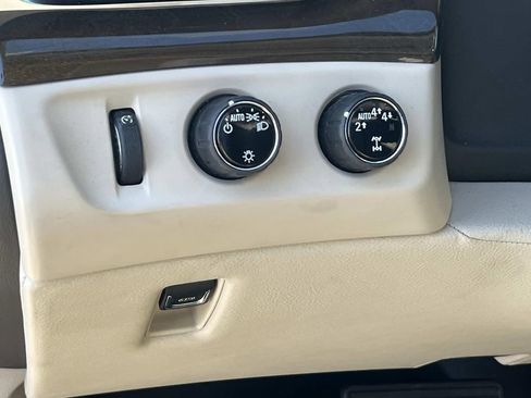 Used 2020 Cadillac Escalade Premium Luxury image 30