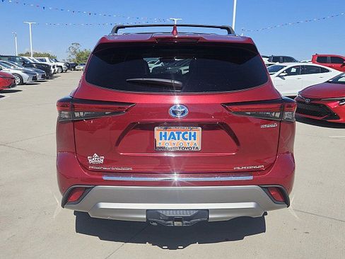 Used 2021 Toyota Highlander Platinum AWD/4WD image 6