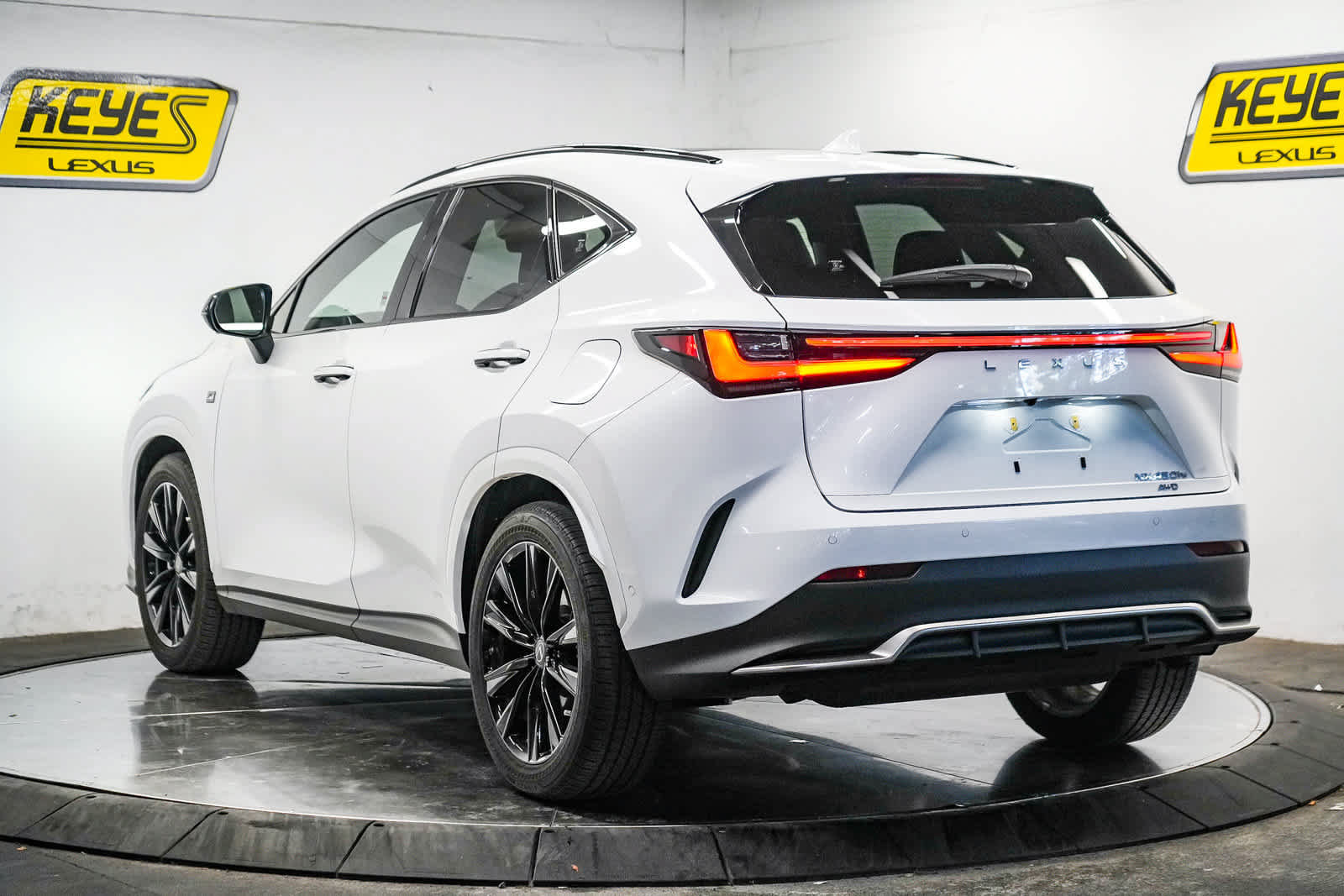 Used 2026 Lexus NX 450h+ F Sport AWD/4WD image 2