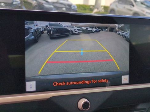 Used 2023 Toyota Crown Limited image 19