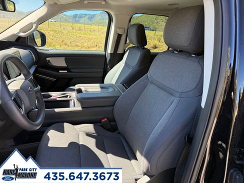 Used 2025 Ford Expedition Active AWD/4WD image 13