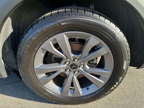 Used 2022 Ford Explorer XLT w/ Equipment Group 202A image 28