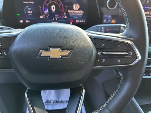 Used 2025 Chevrolet Traverse LT image 30