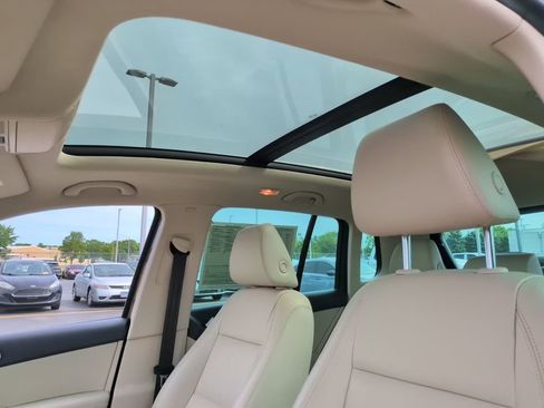 Used 2017 Volkswagen Tiguan SEL FWD image 18