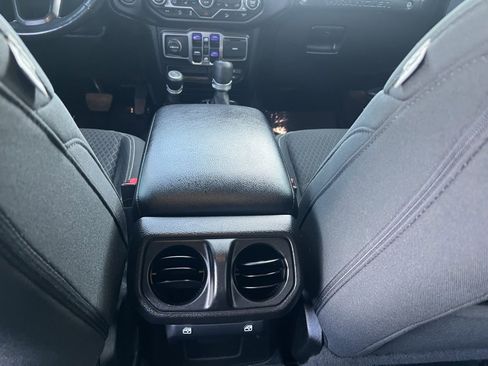 Used 2021 Jeep Wrangler Unlimited Sport image 32
