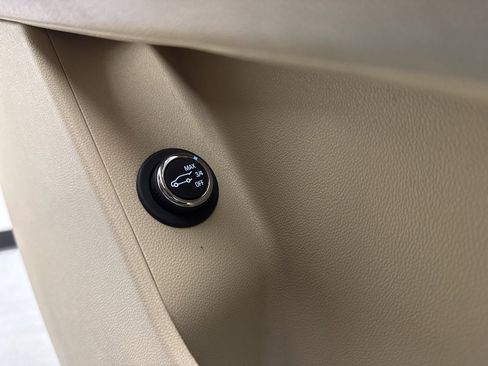 Used 2018 Cadillac XT5 AWD image 25