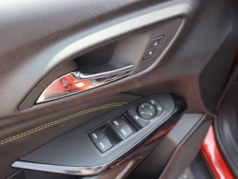 Used 2024 Chevrolet Trax LT FWD image 5