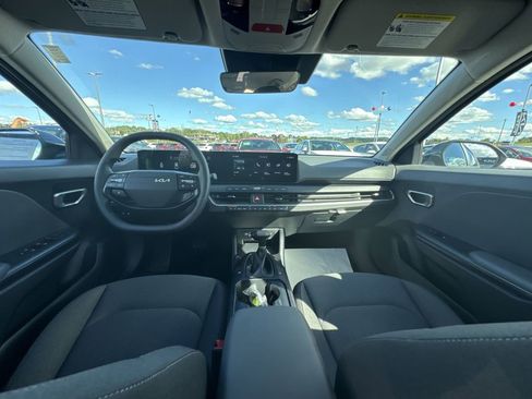 New 2025 Kia K4 LXS image 10