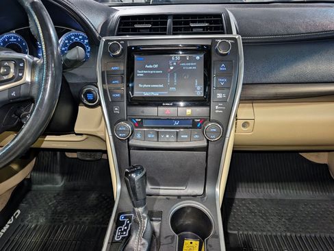 Used 2017 Toyota Camry XLE FWD image 38