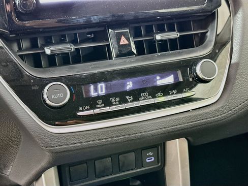 Used 2025 Toyota Corolla Cross LE w/ Moonroof Package FWD image 22