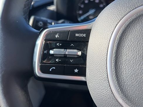 Used 2022 Kia Carnival SX Prestige image 21