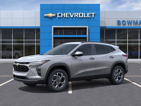 New 2025 Chevrolet Trax LT w/ Sunroof Package image 2