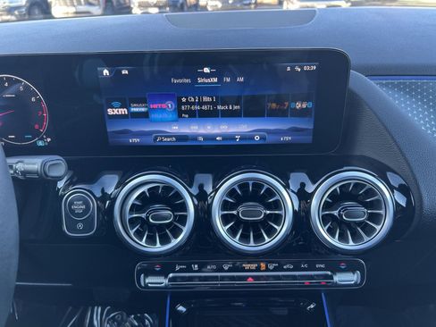 Used 2025 Mercedes-Benz GLA 250 4MATIC image 17