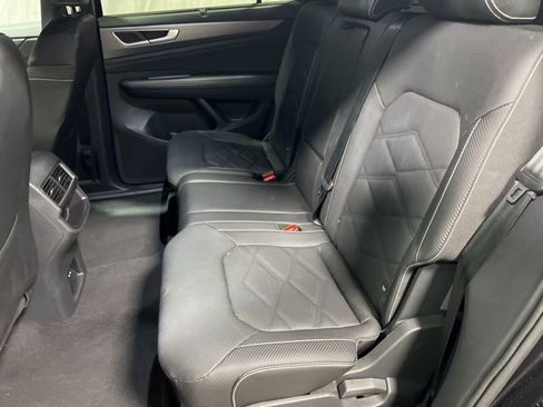 Used 2025 Volkswagen Atlas Cross Sport SE image 18