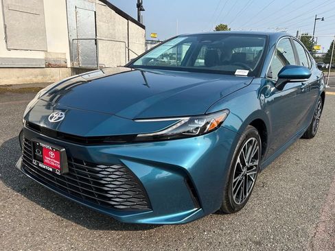 Certified 2025 Toyota Camry XLE FWD image 1