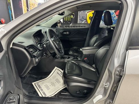 Used 2019 Jeep Cherokee Latitude Plus image 10