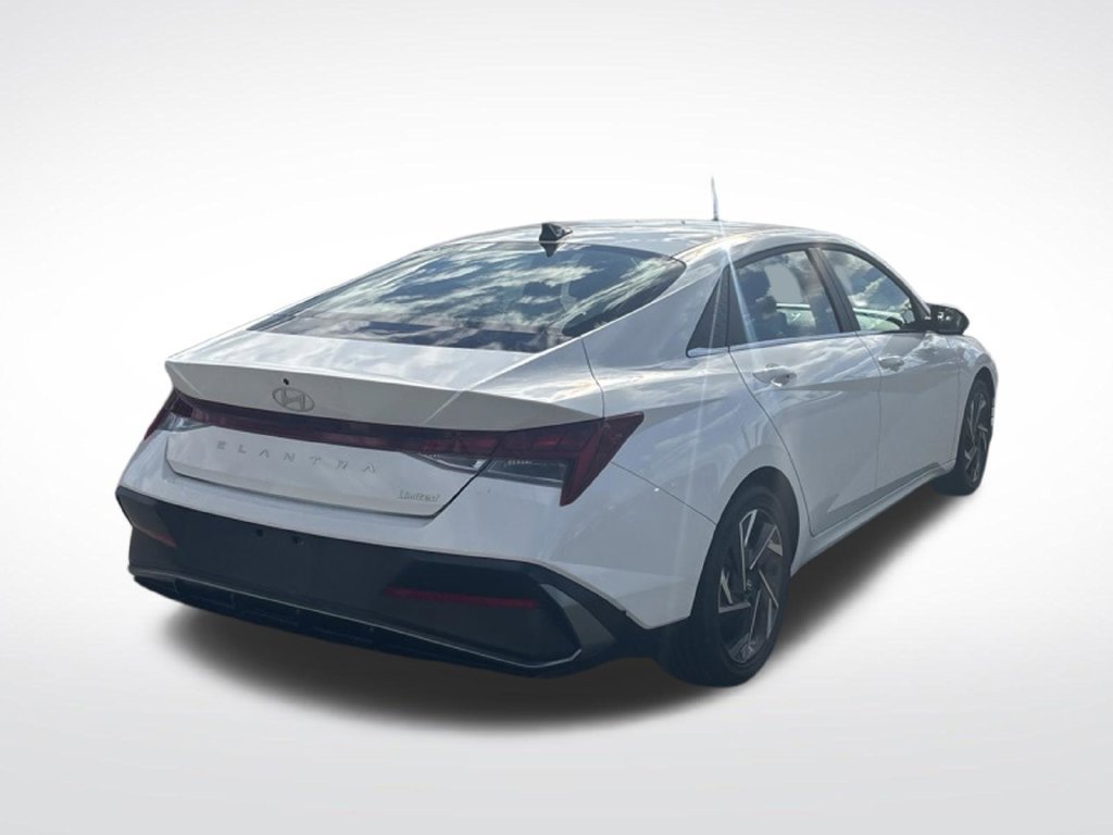 Used 2025 Hyundai Elantra Limited FWD image 7