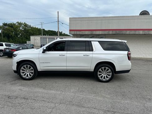 Used 2023 Chevrolet Suburban Premier w/ Premium Package AWD/4WD image 7