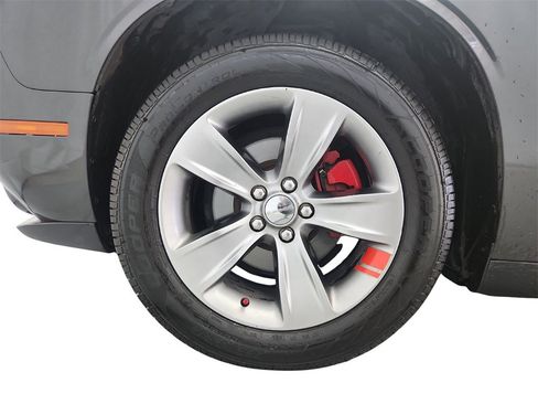 Used 2019 Dodge Challenger SXT image 29