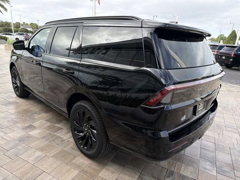 New 2026 Lincoln Navigator Reserve AWD/4WD image 4