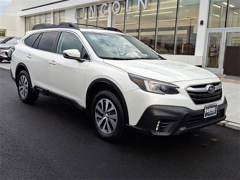 Used 2021 Subaru Outback Premium image 2