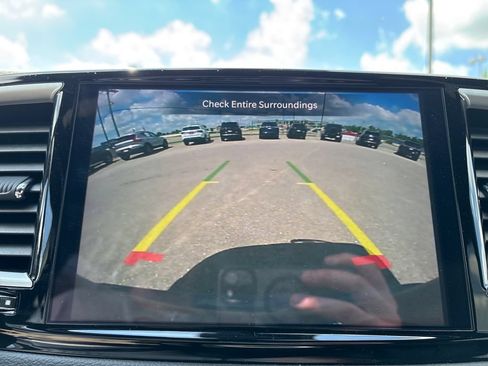 Used 2025 Chrysler Pacifica Select FWD image 26
