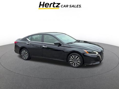 Used 2025 Nissan Altima 2.5 SV image 1