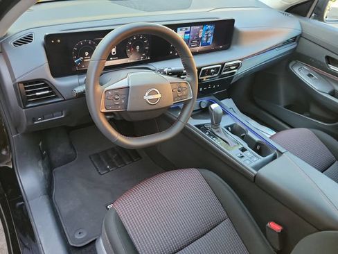 Used 2026 Nissan Sentra SR w/ Floor Mat Package FWD image 8