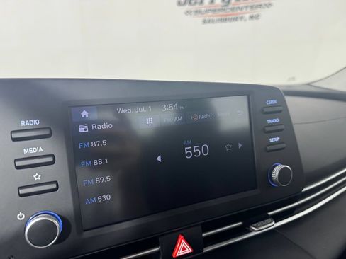 Used 2025 Hyundai Elantra SE FWD image 19